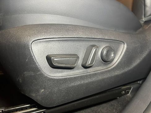 Used 2026 Toyota Highlander XLE AWD/4WD image 16