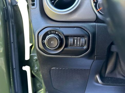 Used 2021 Jeep Wrangler Unlimited Sahara w/ LED Lighting Group AWD/4WD image 18