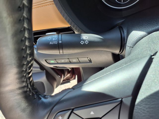 Used 2025 Nissan Sentra SV w/ SV Premium Package FWD image 11