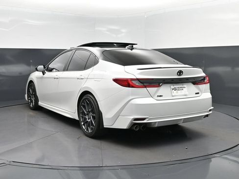 Used 2025 Toyota Camry XSE FWD image 5