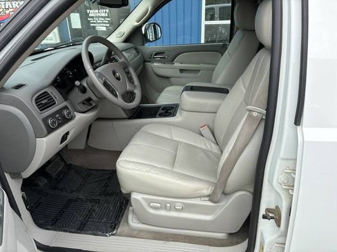 Used 2010 Chevrolet Avalanche LT w/ Luxury Package AWD/4WD image 9
