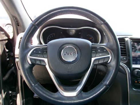Used 2018 Jeep Grand Cherokee Altitude RWD image 24