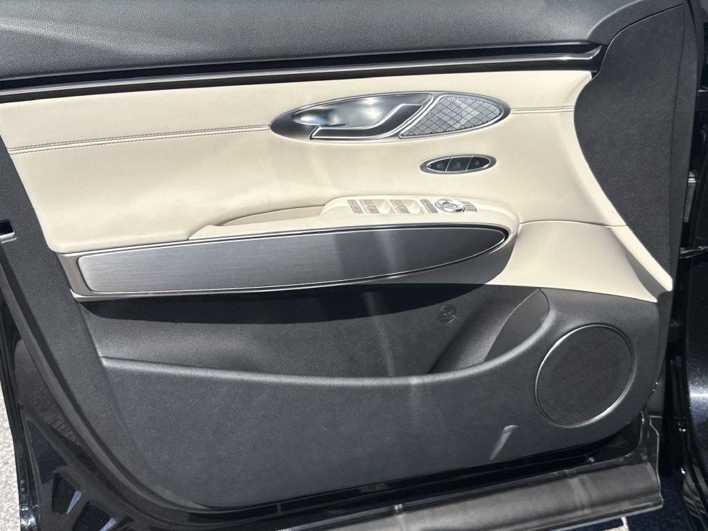 New 2027 Genesis GV70 2.5T Select AWD/4WD image 16