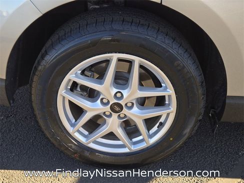 Used 2024 Ford Edge SEL image 11