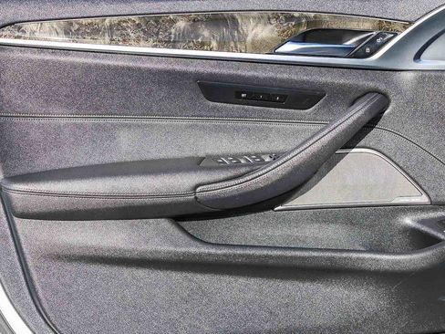 Used 2021 BMW 530i w/ Premium Package RWD image 20