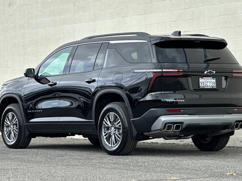 Used 2026 Chevrolet Traverse LT w/ Driver Confidence Package FWD image 6