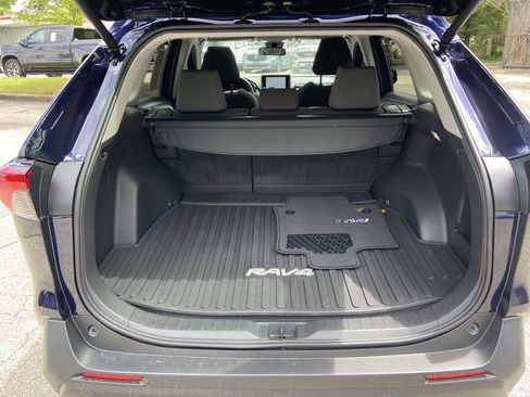 Used 2025 Toyota RAV4 XLE w/ Convenience Package FWD image 8