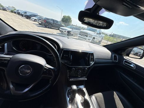 Used 2020 Jeep Grand Cherokee Altitude AWD/4WD image 10