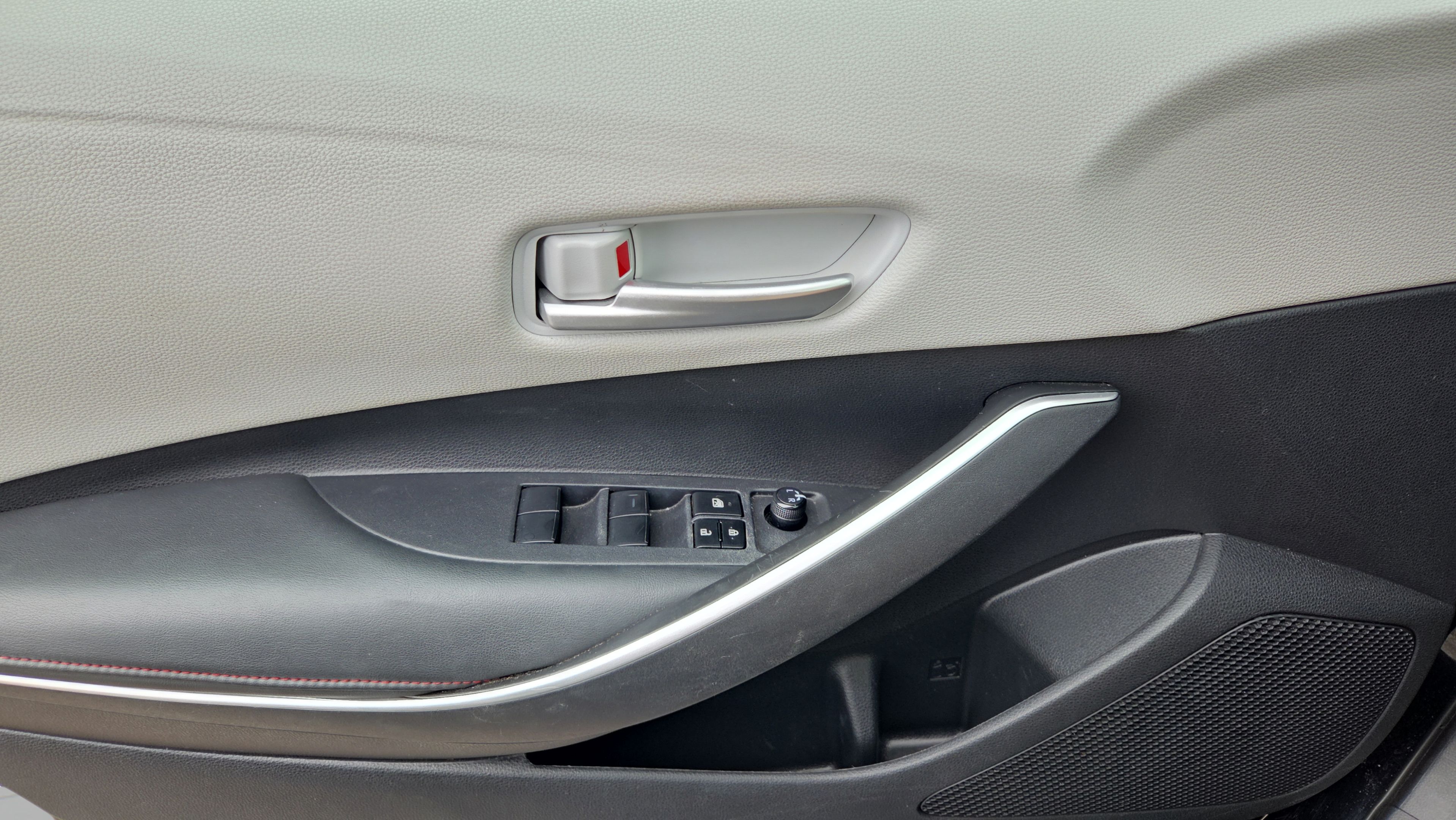 Certified 2024 Toyota Corolla SE FWD image 16
