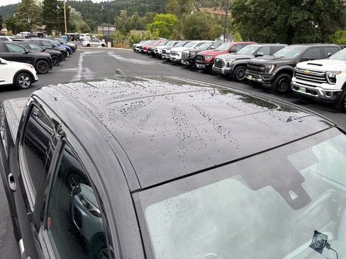 Used 2021 Toyota Tacoma TRD Off-Road image 29