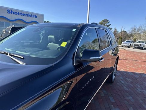 Used 2023 Chevrolet Traverse Premier image 11