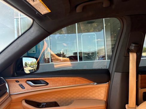 Used 2022 Jeep Grand Cherokee Summit AWD/4WD image 27
