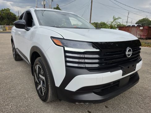 Used 2026 Nissan Kicks SV FWD image 1