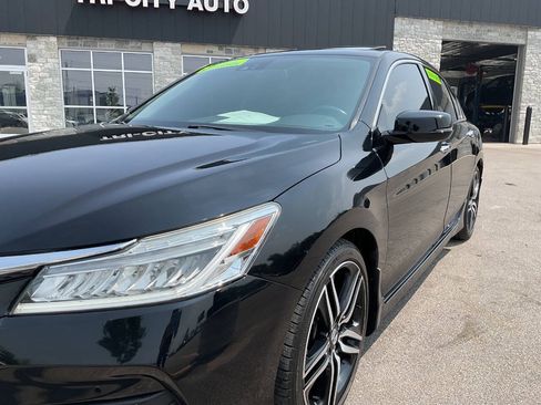 Used 2016 Honda Accord Touring image 2
