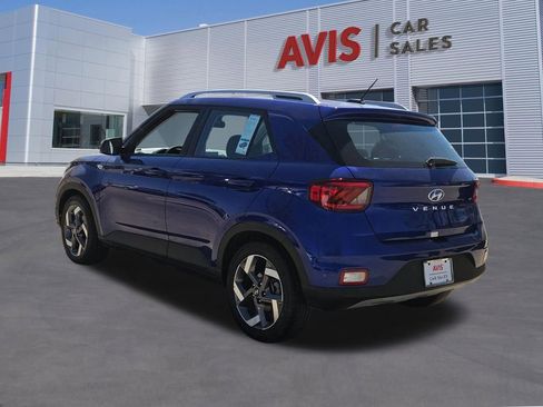 Used 2025 Hyundai Venue SEL FWD image 3