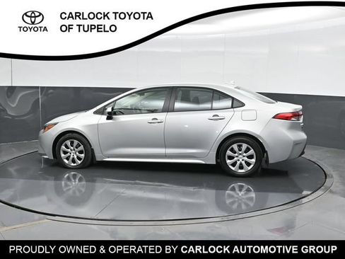 Used 2025 Toyota Corolla LE FWD image 10