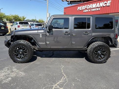 Used 2016 Jeep Wrangler Unlimited Rubicon w/ Connectivity Group AWD/4WD image 13