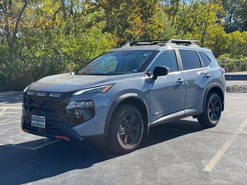 Used 2025 Nissan Rogue SV w/ Rock Creek Premium Package image 8