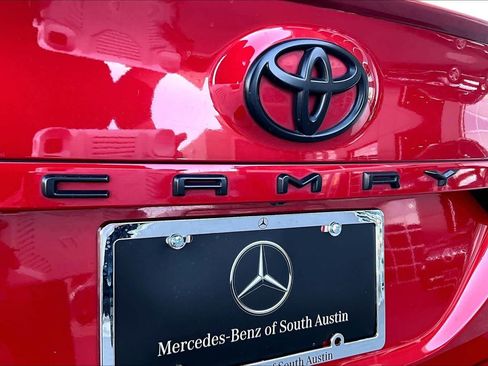 Used 2019 Toyota Camry SE image 9