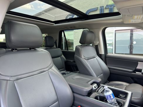 Used 2025 Ford Expedition Active AWD/4WD image 12