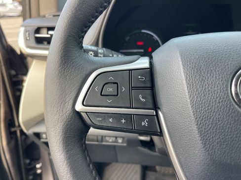 Used 2021 Toyota Sienna XLE image 16