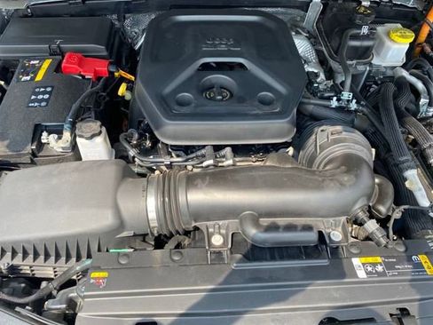 Used 2024 Jeep Wrangler Unlimited Sahara image 27