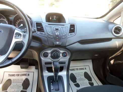 Used 2015 Ford Fiesta SE image 11
