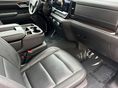 Certified 2025 GMC Sierra 1500 SLT RWD image 19