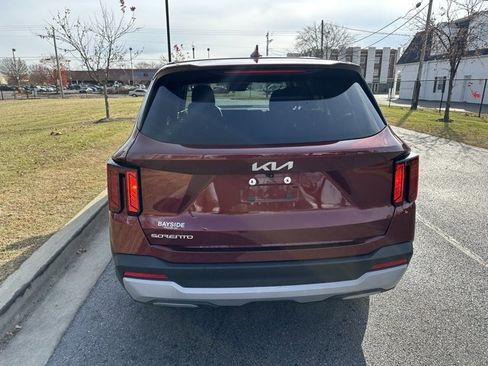 Certified 2024 Kia Sorento LX image 16