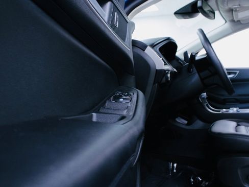 Used 2024 Ford Edge SEL image 5