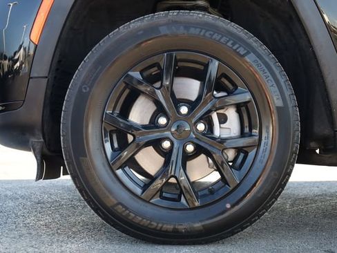 Certified 2024 Jeep Grand Cherokee L Laredo image 9