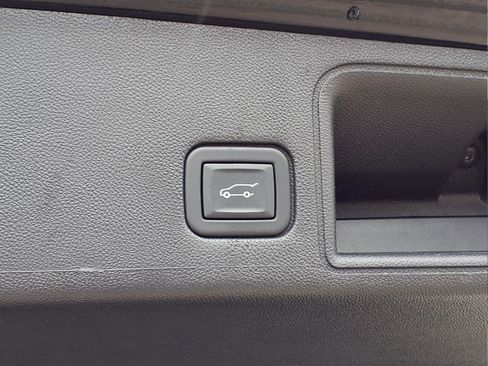 Used 2023 GMC Terrain Denali w/ Black Diamond Edition image 7