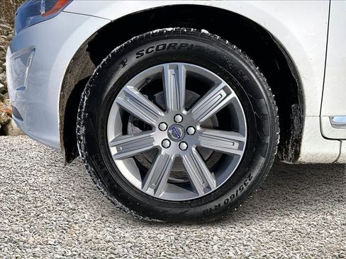 Used 2016 Volvo XC60 T6 w/ Climate Package image 9