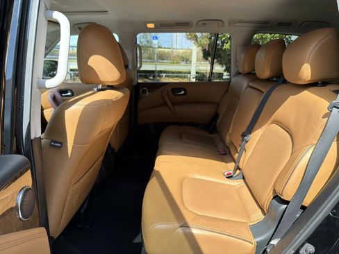 Used 2016 INFINITI QX80 4WD w/ Signature Edition Package image 14