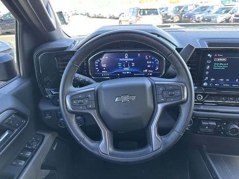 Used 2024 Chevrolet Silverado 2500 ZR2 w/ Technology Package image 10