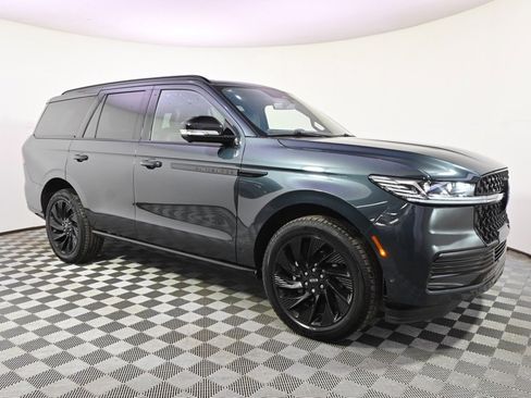 New 2025 Lincoln Navigator Reserve w/ Jet Appearance Package image 8