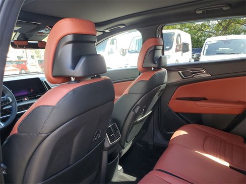 Used 2024 Kia Sportage SX image 13