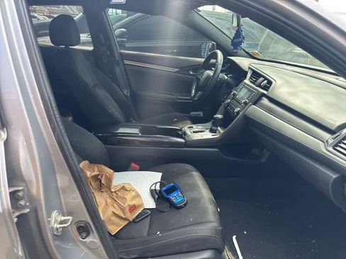 Used 2018 Honda Civic Sport image 14