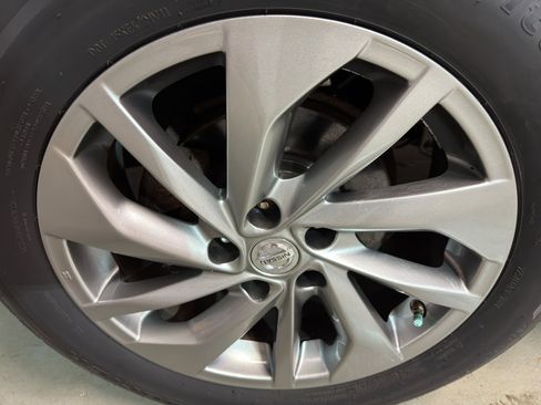 Used 2014 Nissan Rogue SL w/ SL Premium Package image 34