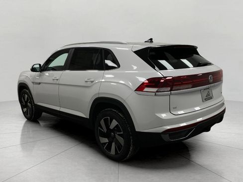 New 2026 Volkswagen Atlas Cross Sport SE image 8