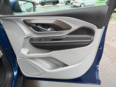 Used 2022 GMC Terrain SLT image 25