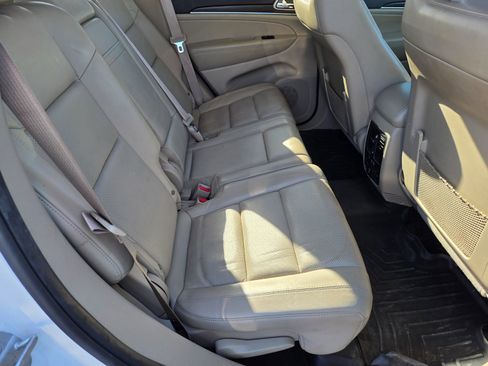 Used 2014 Jeep Grand Cherokee Limited w/ Luxury Group II image 13