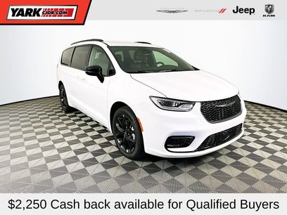 New 2026 Chrysler Pacifica Select w/ S Appearance Package