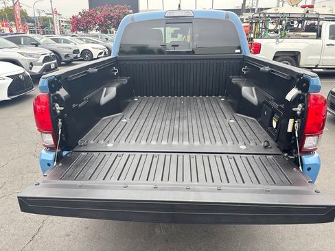 Used 2019 Toyota Tacoma TRD Sport w/ Technology Package RWD image 10