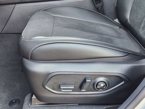 New 2025 Jeep Grand Cherokee Altitude image 18