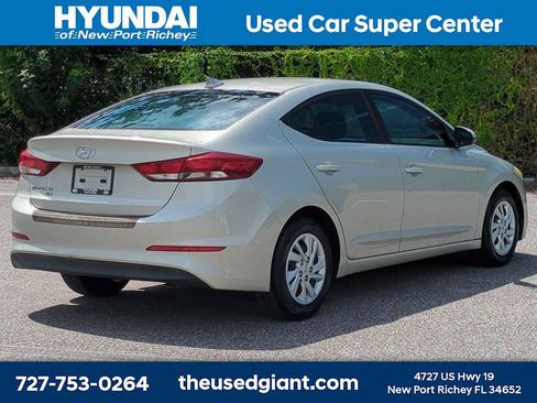 Used 2017 Hyundai Elantra SE FWD image 5
