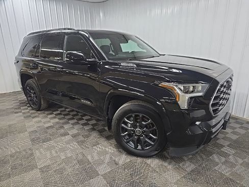 Used 2024 Toyota Sequoia Platinum AWD/4WD image 7