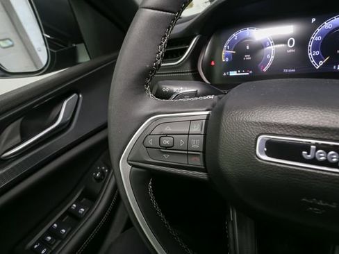 Used 2025 Jeep Grand Cherokee Laredo X w/ Luxury Tech Group I AWD/4WD image 33