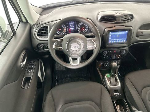 Used 2020 Jeep Renegade Latitude w/ Cold Weather Group image 10