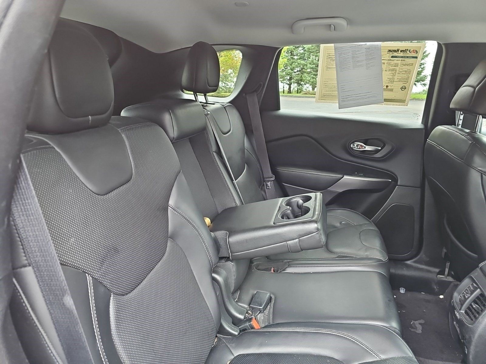 Used 2019 Jeep Cherokee Limited w/ Luxury Group AWD/4WD image 15